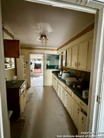 Image 7 of 27 For 215 Academy W