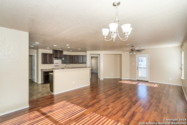 Image 10 of 44 For 133 Hinge Chase