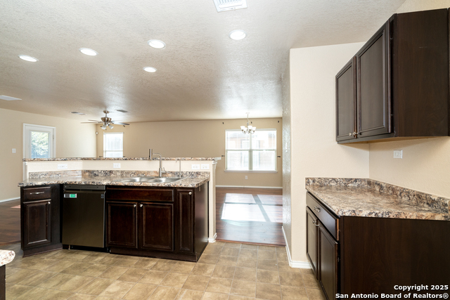 Image 15 of 44 For 133 Hinge Chase