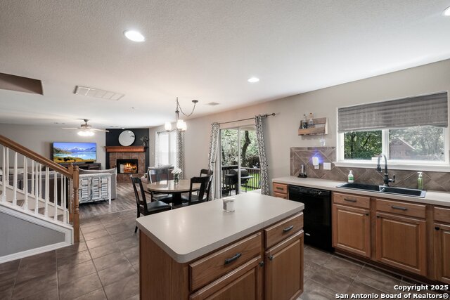 Listing photo id 8 for 9622 Fallen Willow