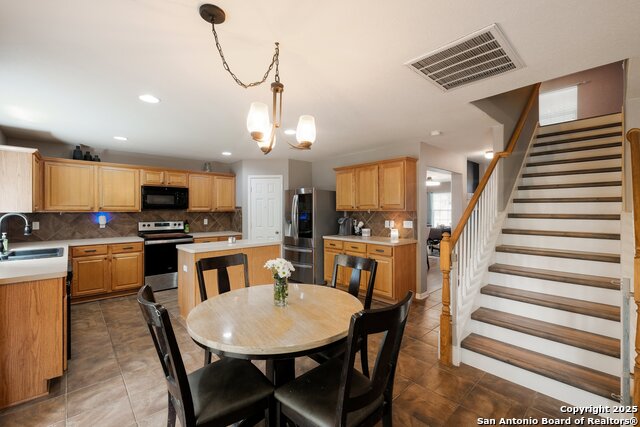 Listing photo id 9 for 9622 Fallen Willow