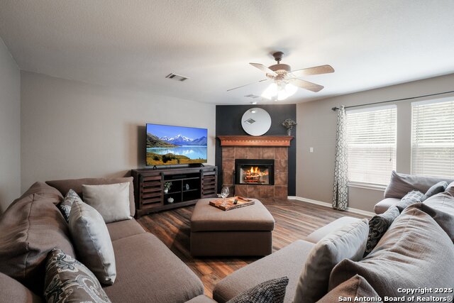 Listing photo id 2 for 9622 Fallen Willow