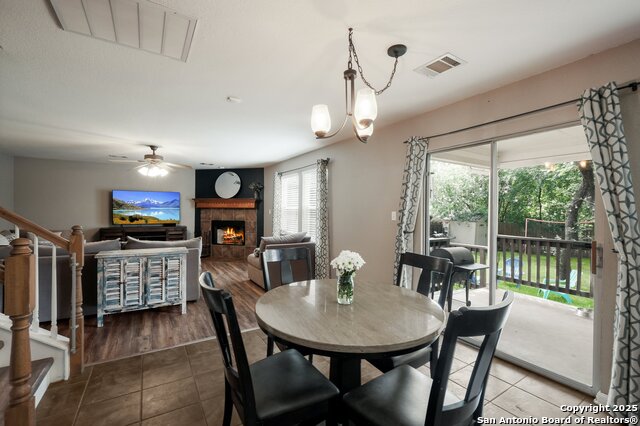 Listing photo id 5 for 9622 Fallen Willow