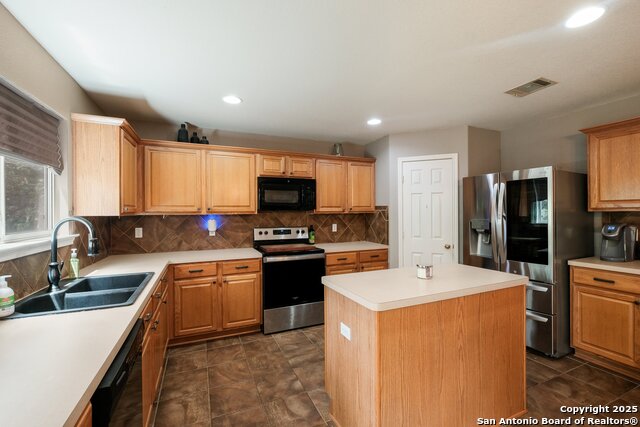 Listing photo id 6 for 9622 Fallen Willow