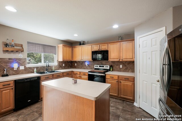 Listing photo id 7 for 9622 Fallen Willow