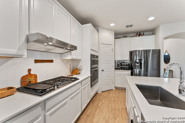 Listing photo id 13 for 27333 Pollock Pl