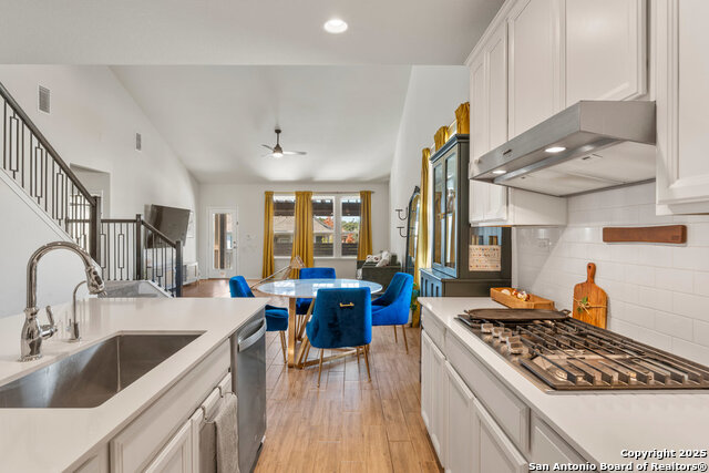 Listing photo id 14 for 27333 Pollock Pl