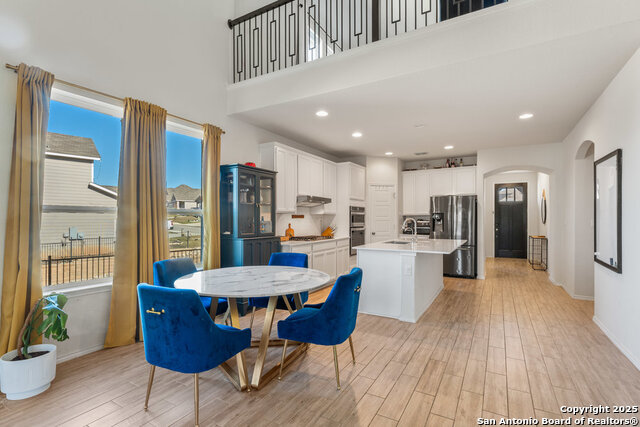 Listing photo id 2 for 27333 Pollock Pl