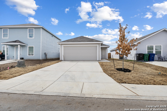 Image 2 of 17 For 1014 Graham Bend