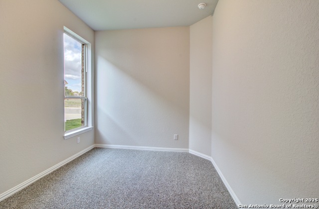 Listing photo id 9 for 836 Little Pebble