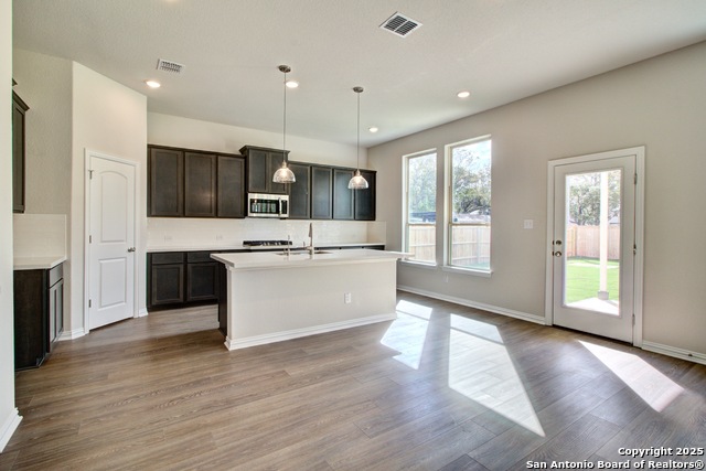 Listing photo id 2 for 836 Little Pebble