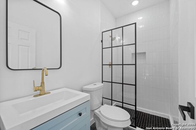 Image 11 of 34 For 106 Bank St  102