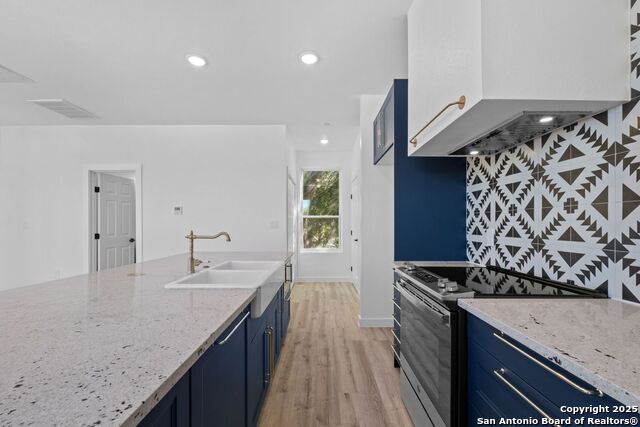 Image 13 of 34 For 106 Bank St  102