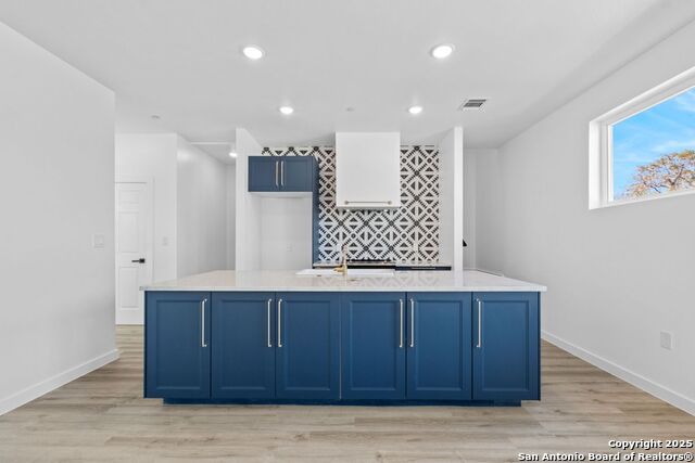 Image 14 of 34 For 106 Bank St  102