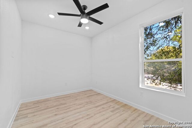 Image 19 of 34 For 106 Bank St  102