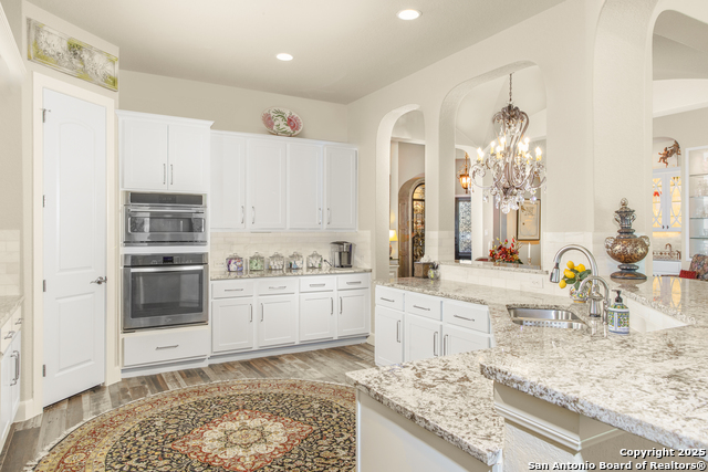 Listing photo id 8 for 10 Denbury Gln