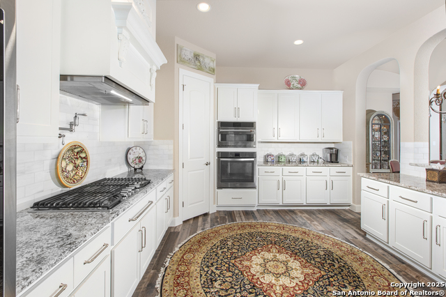 Listing photo id 10 for 10 Denbury Gln