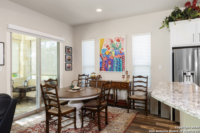 Listing photo id 11 for 10 Denbury Gln