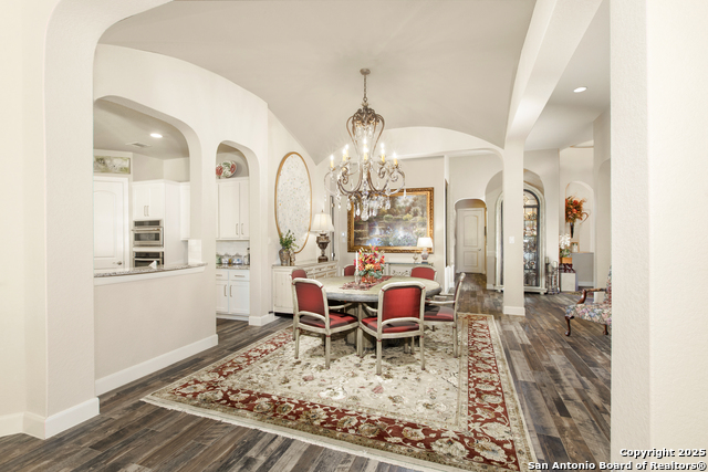 Listing photo id 12 for 10 Denbury Gln