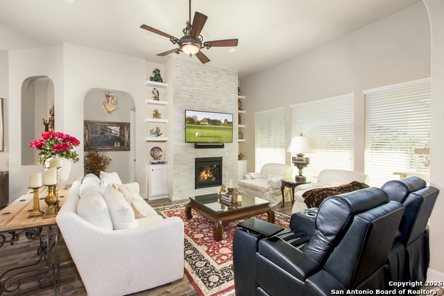 Listing photo id 13 for 10 Denbury Gln