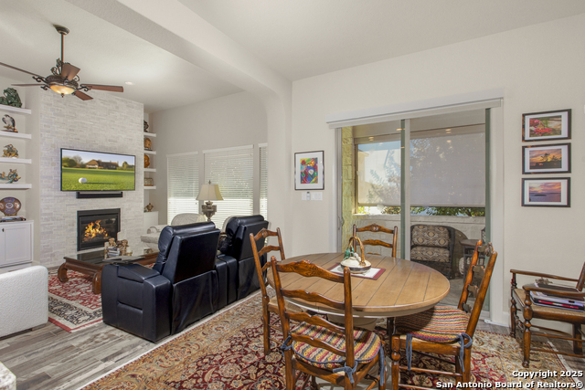 Listing photo id 18 for 10 Denbury Gln