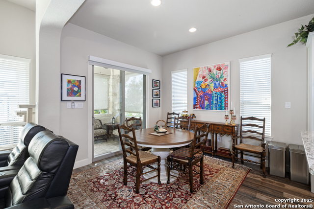 Listing photo id 19 for 10 Denbury Gln