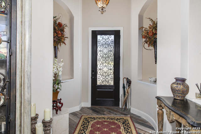 Listing photo id 2 for 10 Denbury Gln