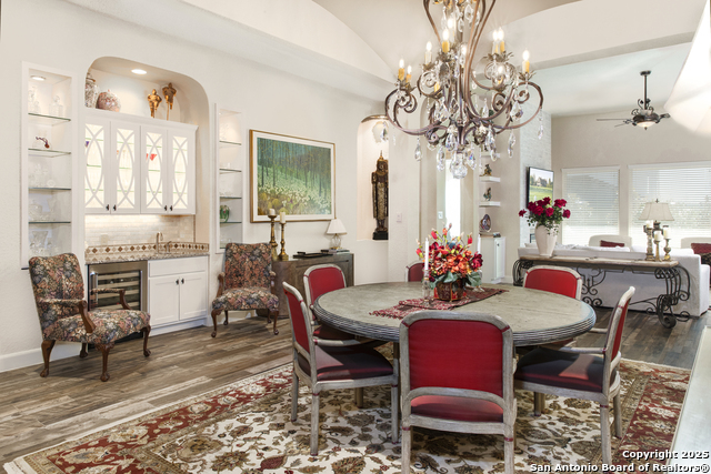 Listing photo id 4 for 10 Denbury Gln