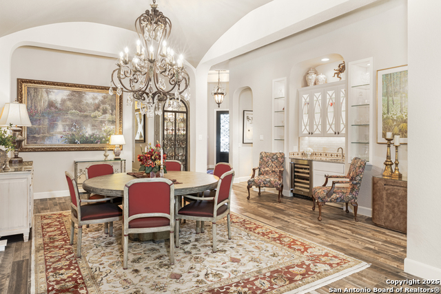 Listing photo id 5 for 10 Denbury Gln