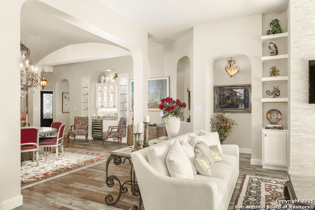 Listing photo id 6 for 10 Denbury Gln