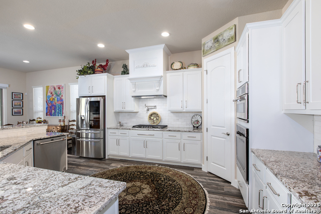 Listing photo id 7 for 10 Denbury Gln