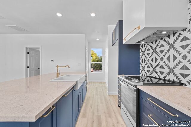 Image 13 of 33 For 106 Bank St  101