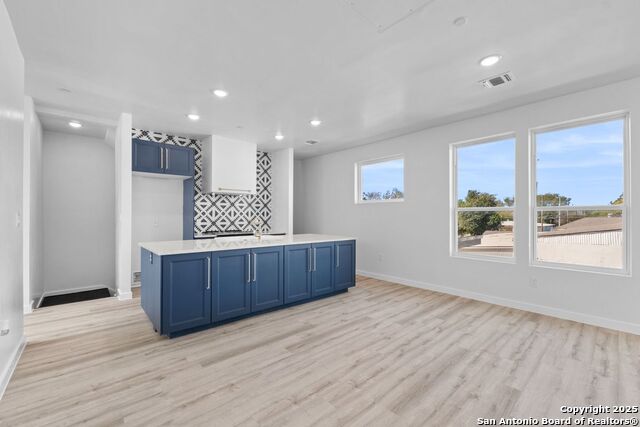 Image 15 of 33 For 106 Bank St  101