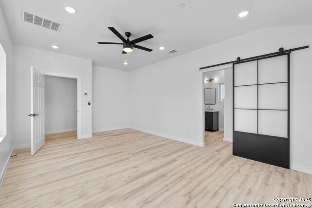 Image 26 of 33 For 106 Bank St  101