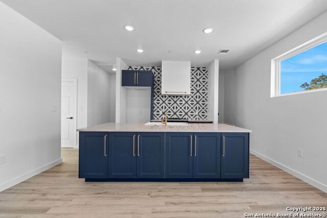 Image 16 of 34 For 106 Bank St  103