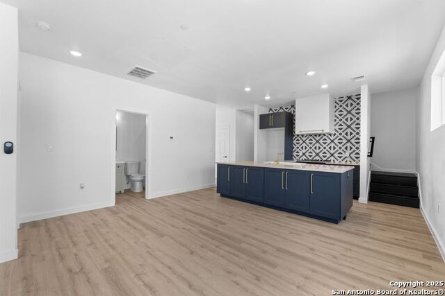 Image 23 of 34 For 106 Bank St  103