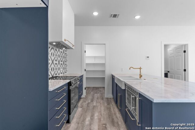 Image 13 of 32 For 106 Bank St  201