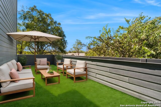 Image 19 of 32 For 106 Bank St  201