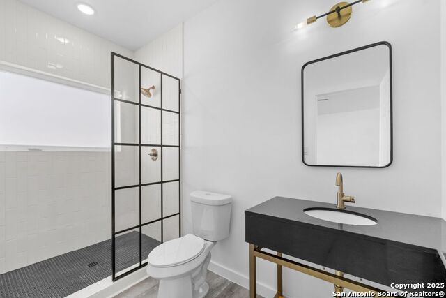 Image 22 of 32 For 106 Bank St  201