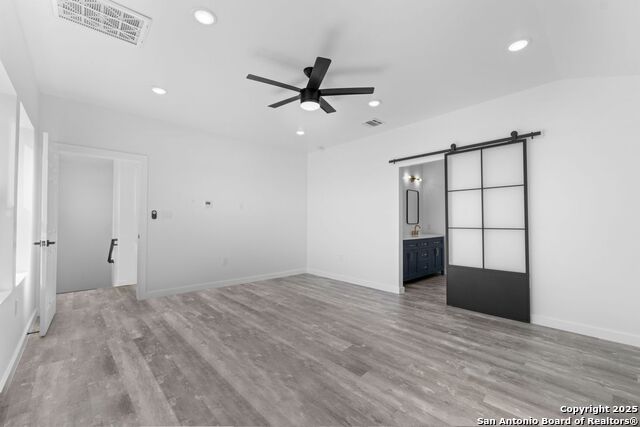 Image 25 of 32 For 106 Bank St  201