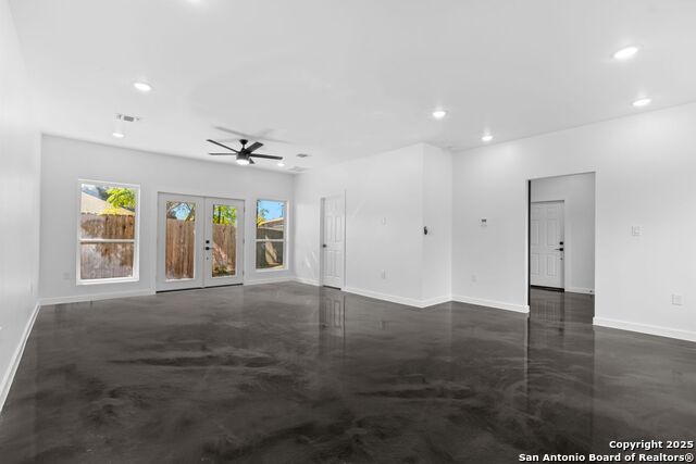 Image 6 of 32 For 106 Bank St  201