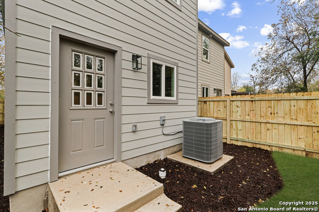 Listing photo id 25 for 1214 Aransas