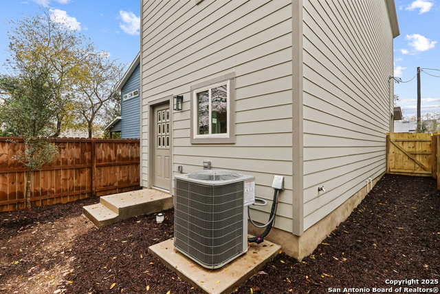 Listing photo id 26 for 1214 Aransas