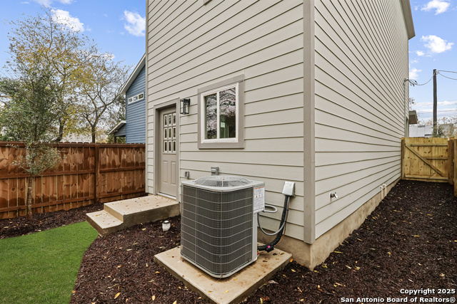 Listing photo id 27 for 1214 Aransas