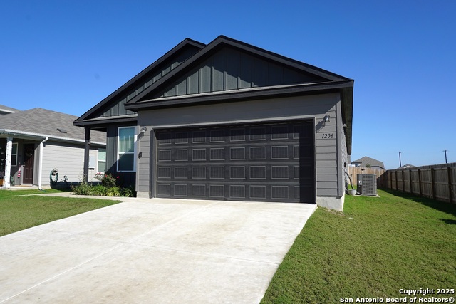 Listing photo id 1 for 1206 Casa Luminar