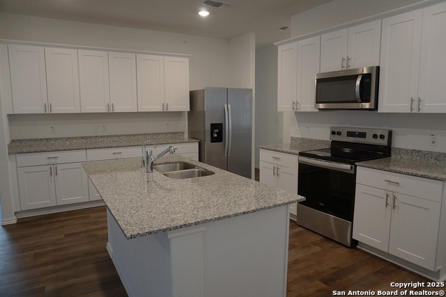 Listing photo id 5 for 1206 Casa Luminar