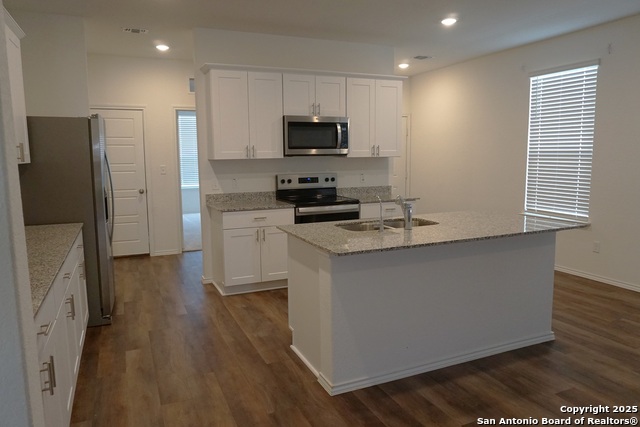 Listing photo id 6 for 1206 Casa Luminar