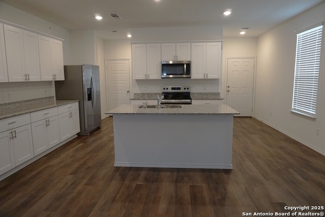 Listing photo id 7 for 1206 Casa Luminar