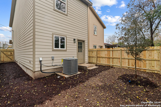 Listing photo id 23 for 1216 Aransas