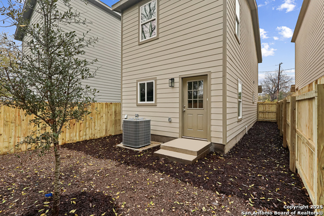 Listing photo id 26 for 1216 Aransas